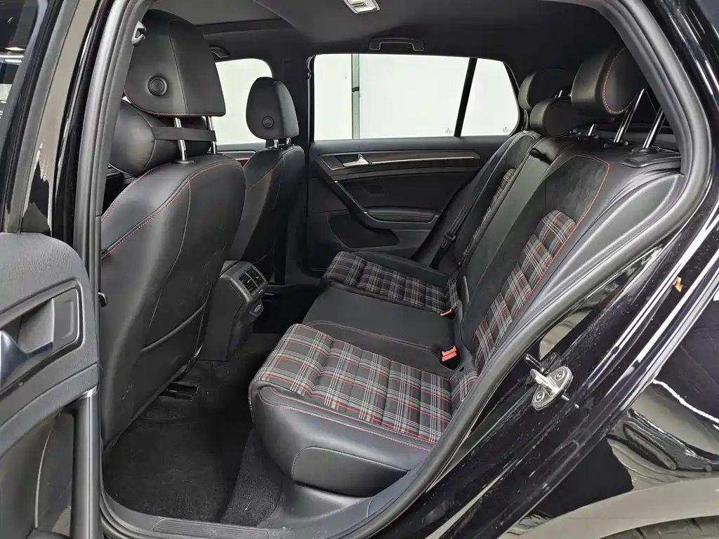 Volkswagen Golf GTI — миниатюра 9