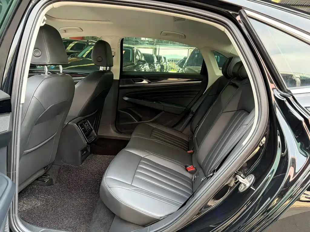 Volkswagen Passat — миниатюра 8