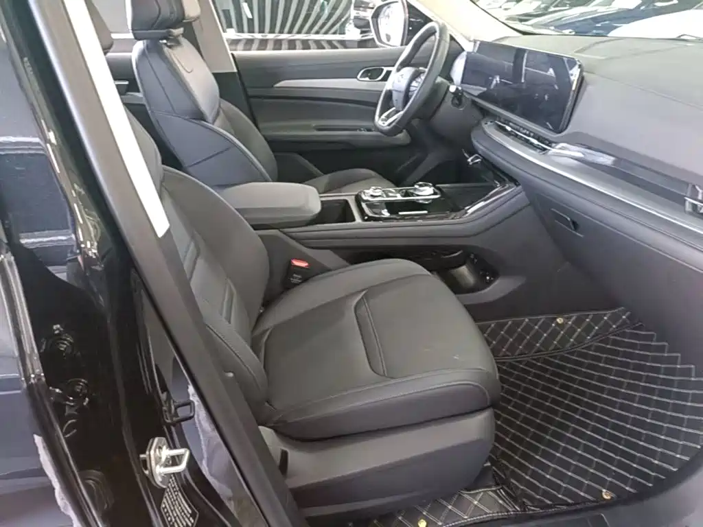 Ford Equator Sport — миниатюра 25