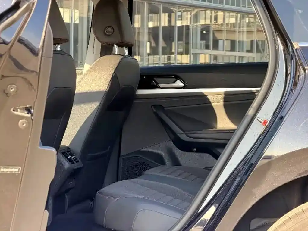 Volkswagen Lavida — миниатюра 4