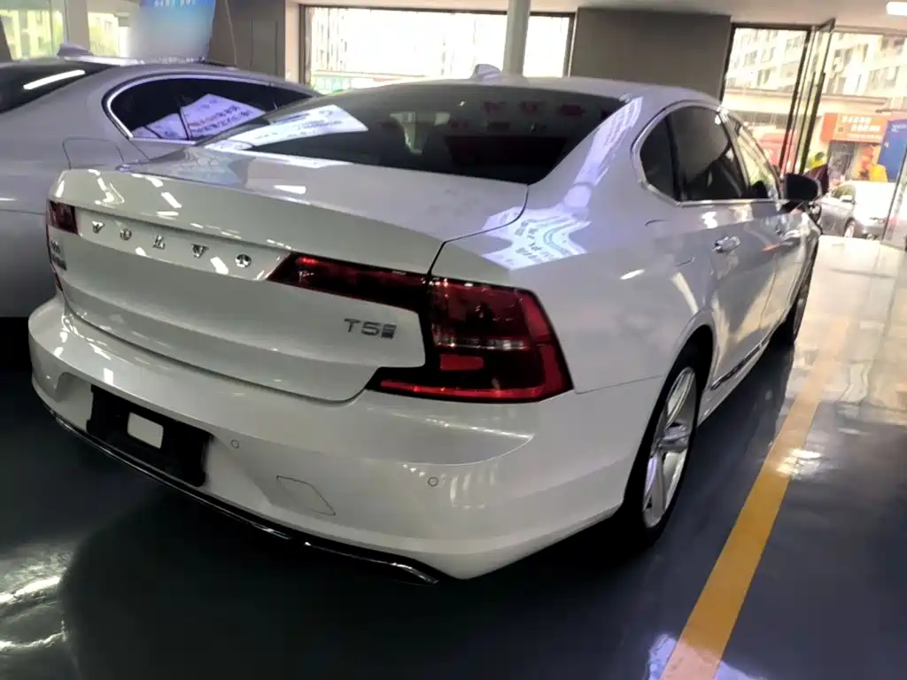 Volvo S90 — миниатюра 7