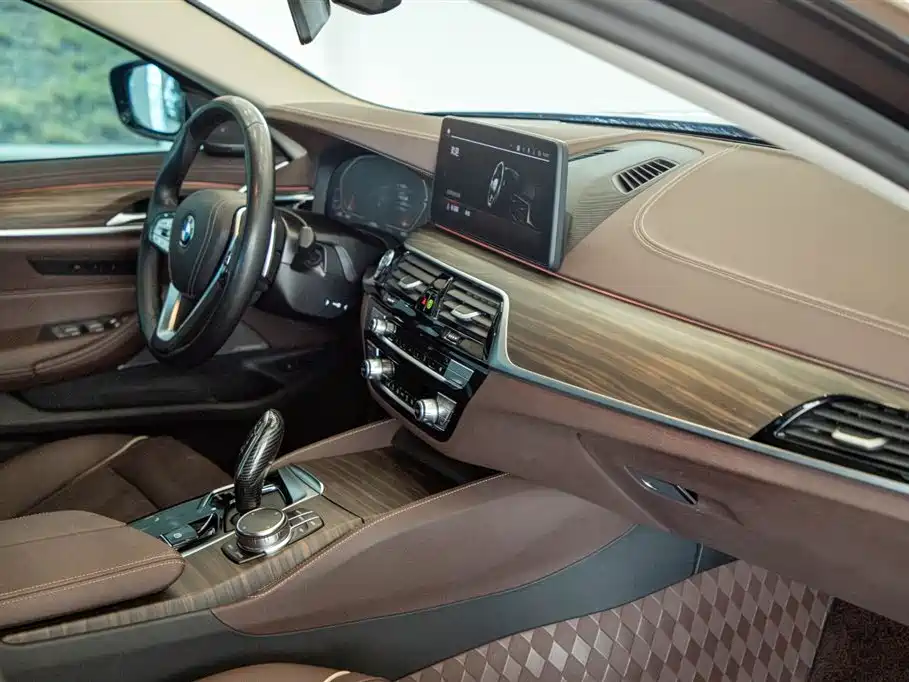 BMW 5 Series — миниатюра 21