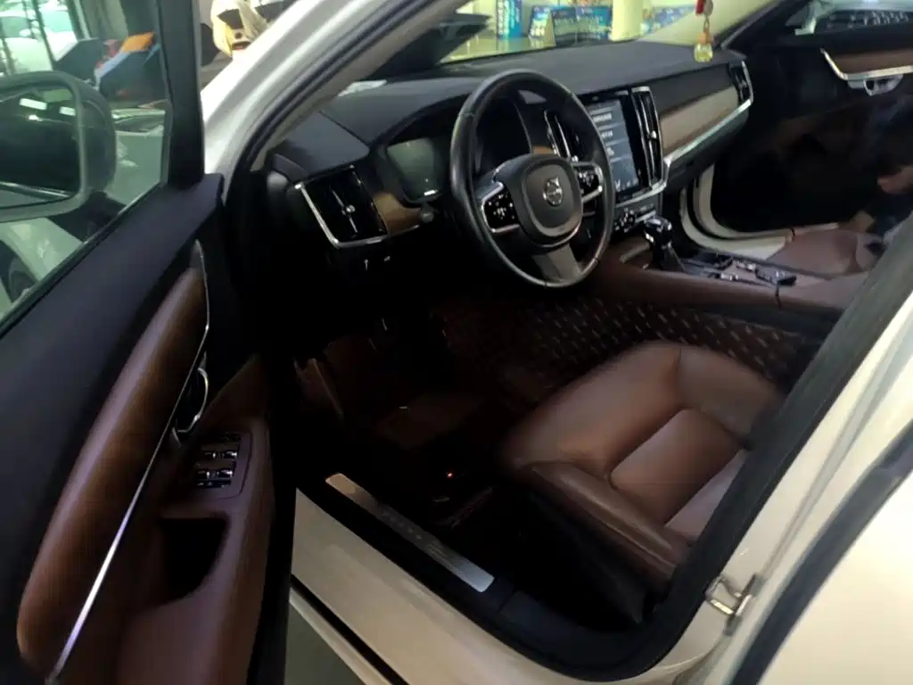Volvo S90 — миниатюра 16