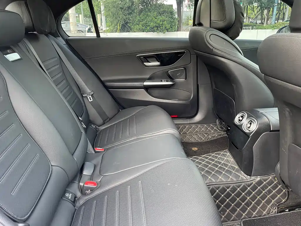 Mercedes-Benz C-Class — миниатюра 12