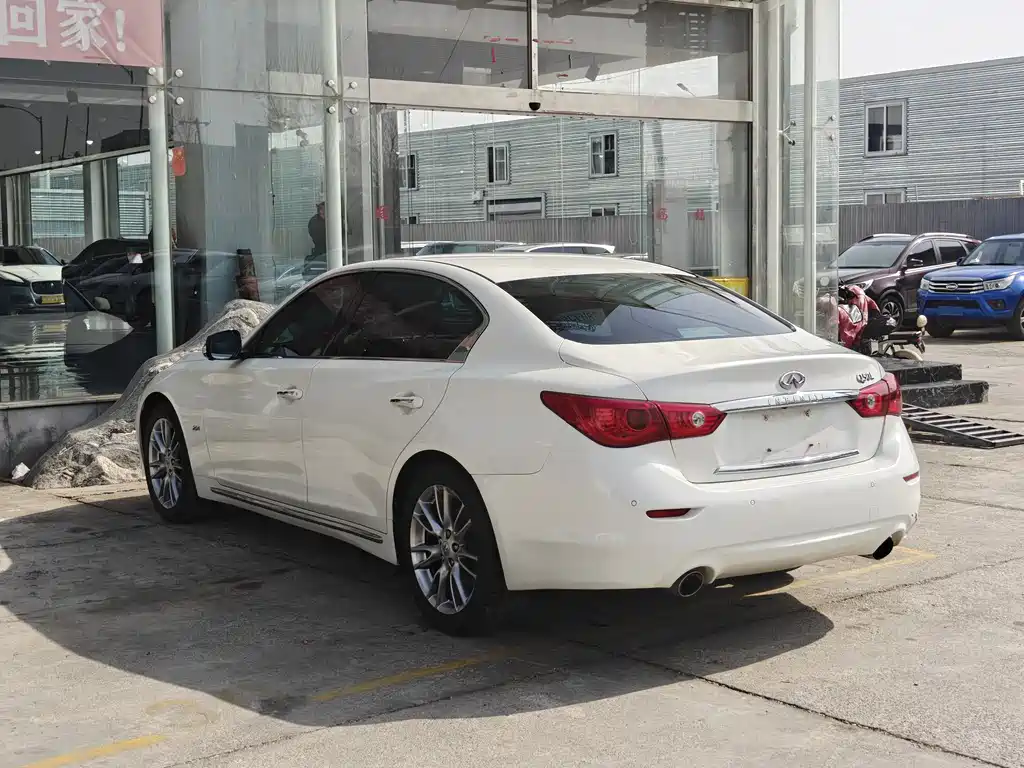 INFINITI Q50L