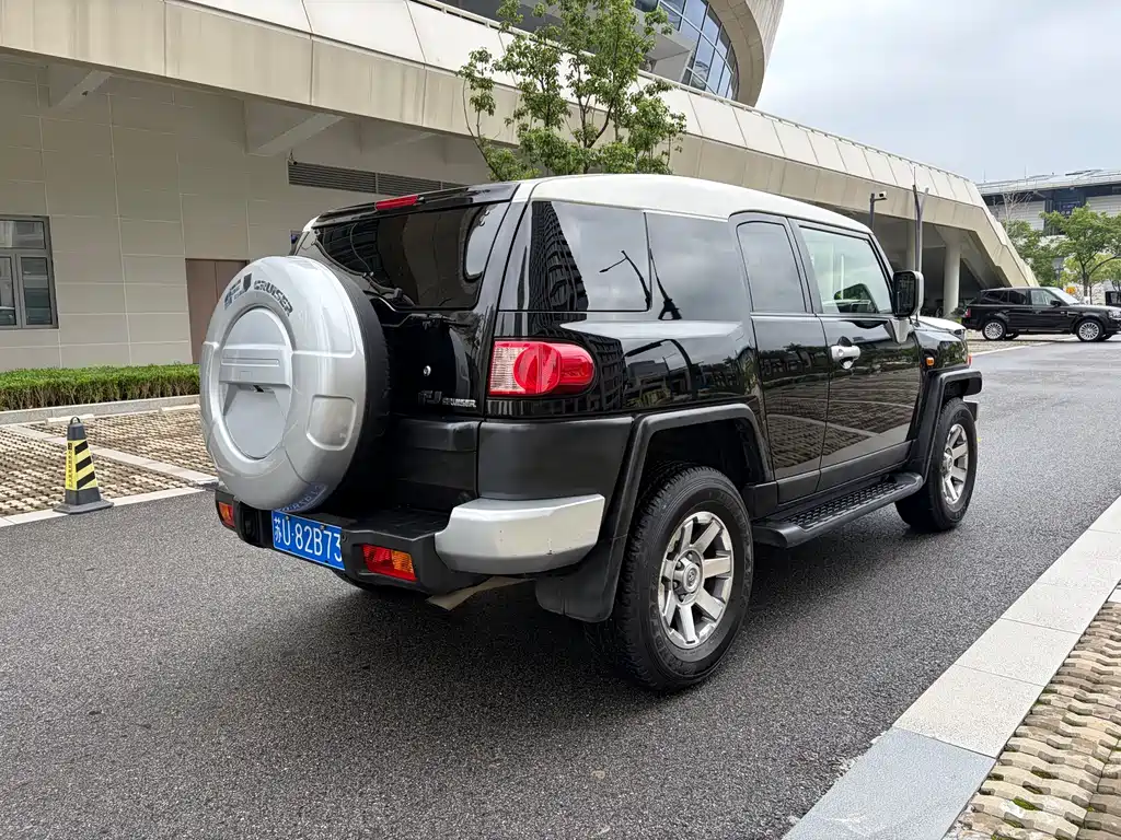 Toyota FJ Cruiser — миниатюра 5