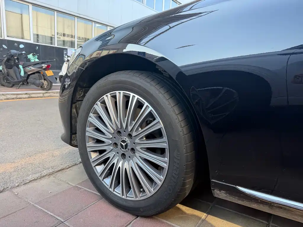 Mercedes-Benz E-Class — миниатюра 2