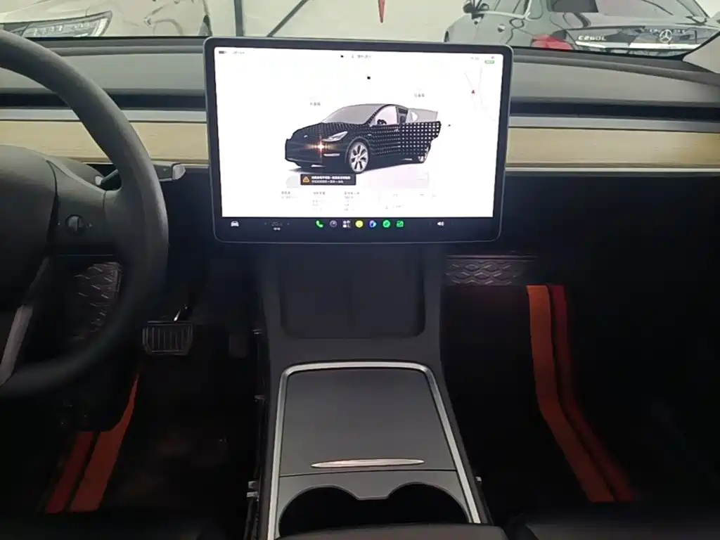 Tesla Model Y — миниатюра 13