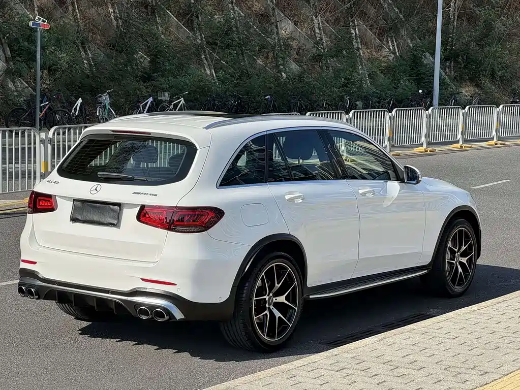 MERCEDES-BENZ GLC AMG