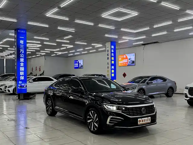 VOLKSWAGEN PASSAT 2023