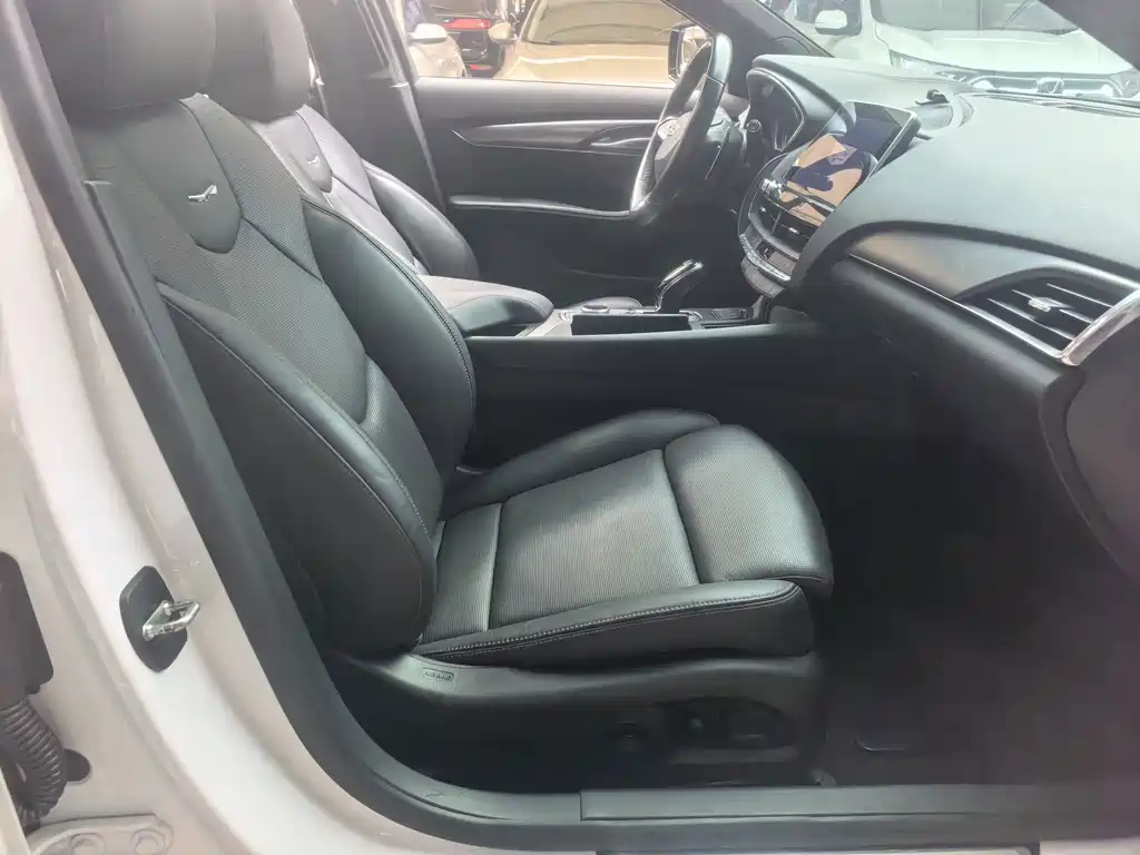 Cadillac CT5 — миниатюра 9