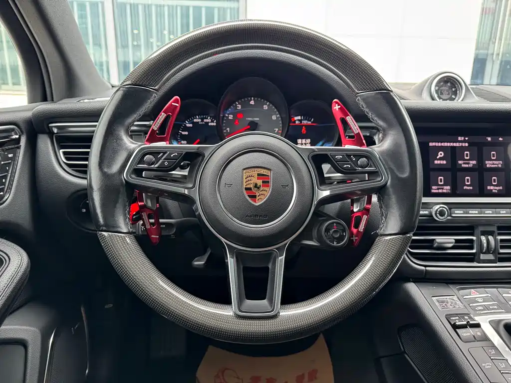 Porsche Macan — миниатюра 13