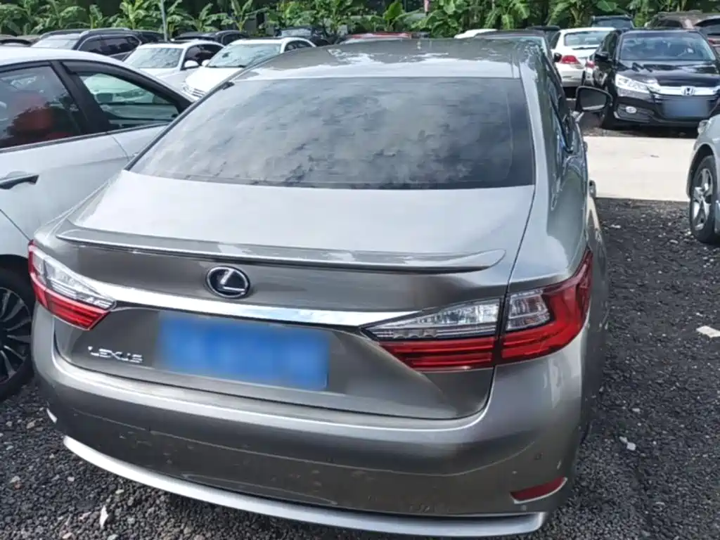 Lexus ES — миниатюра 6