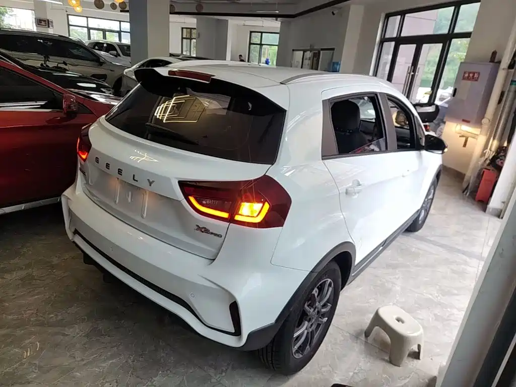 Geely Vision X3 — миниатюра 7