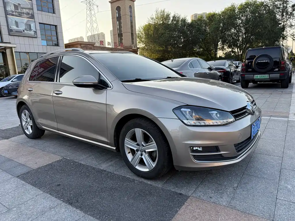 VOLKSWAGEN GOLF