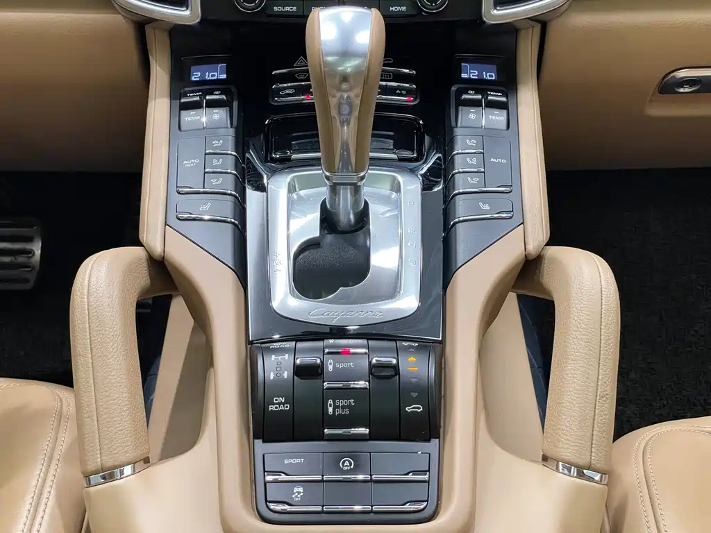 Porsche Cayenne — миниатюра 15