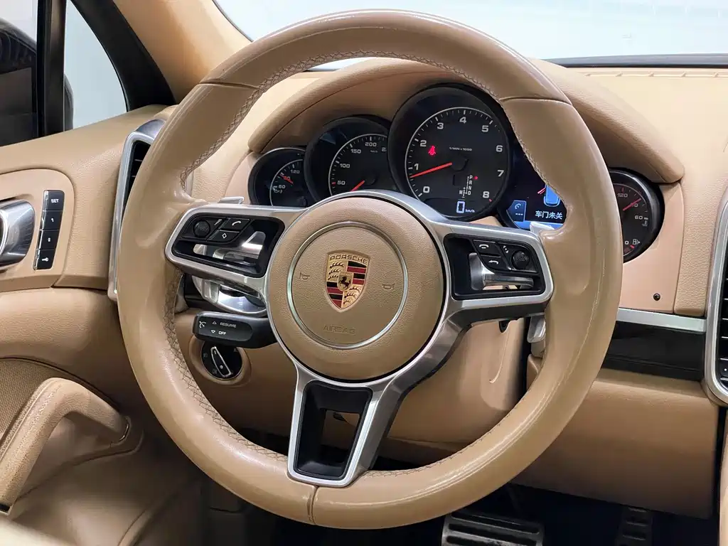 Porsche Cayenne — миниатюра 20