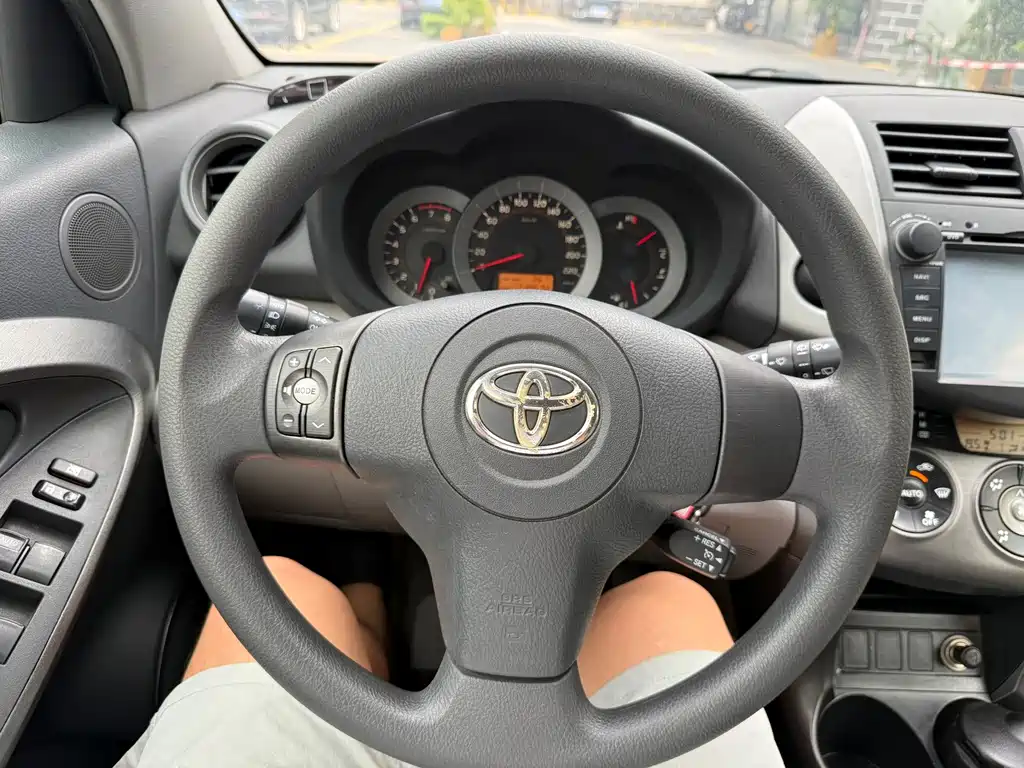 Toyota RAV4 — миниатюра 18