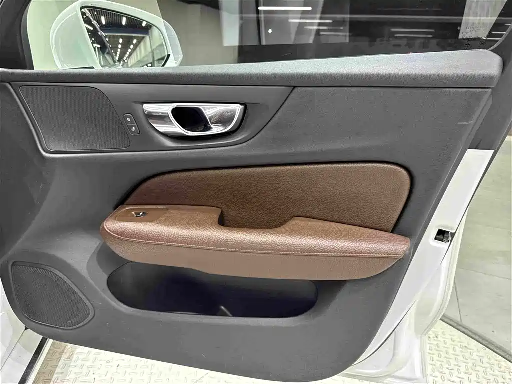 Volvo S60 — миниатюра 27