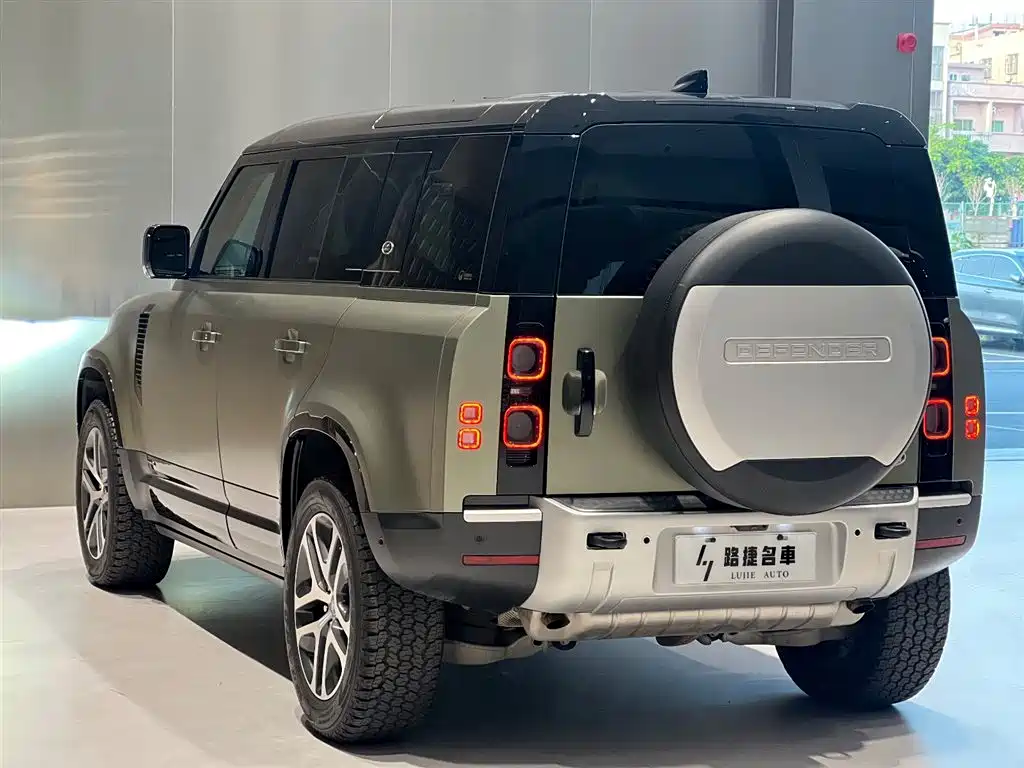 LAND ROVER DEFENDER