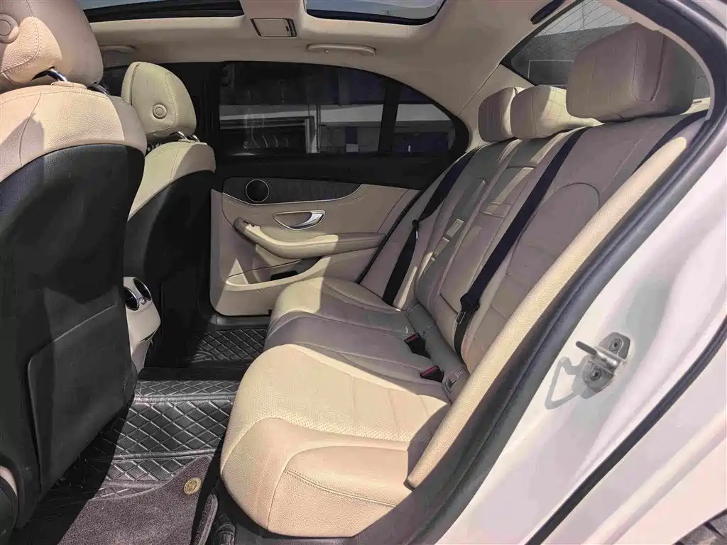 Mercedes-Benz C-Class — миниатюра 7