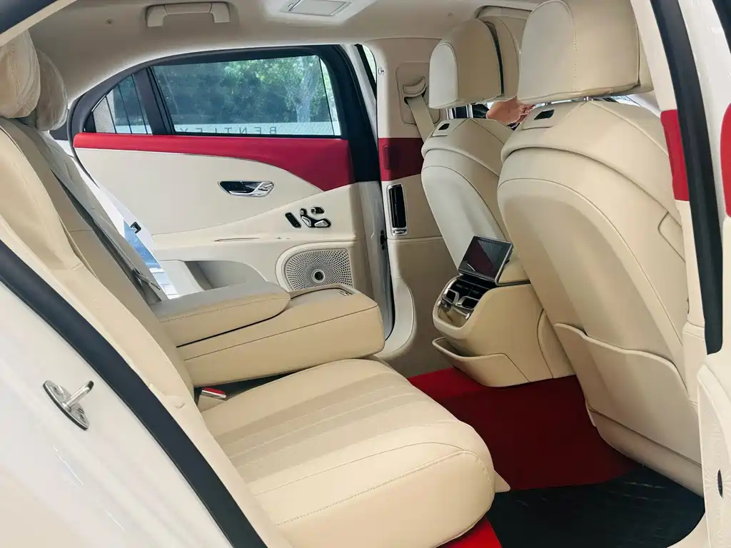 Bentley Flying Spur PHEV — миниатюра 5