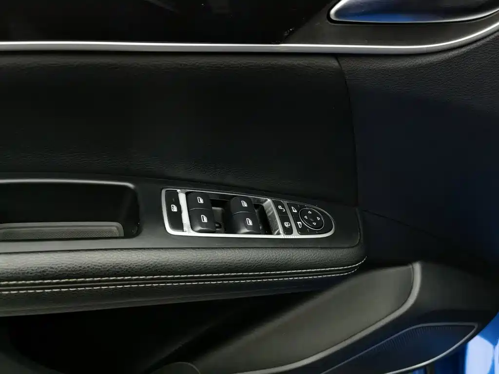 BYD MAX — миниатюра 9