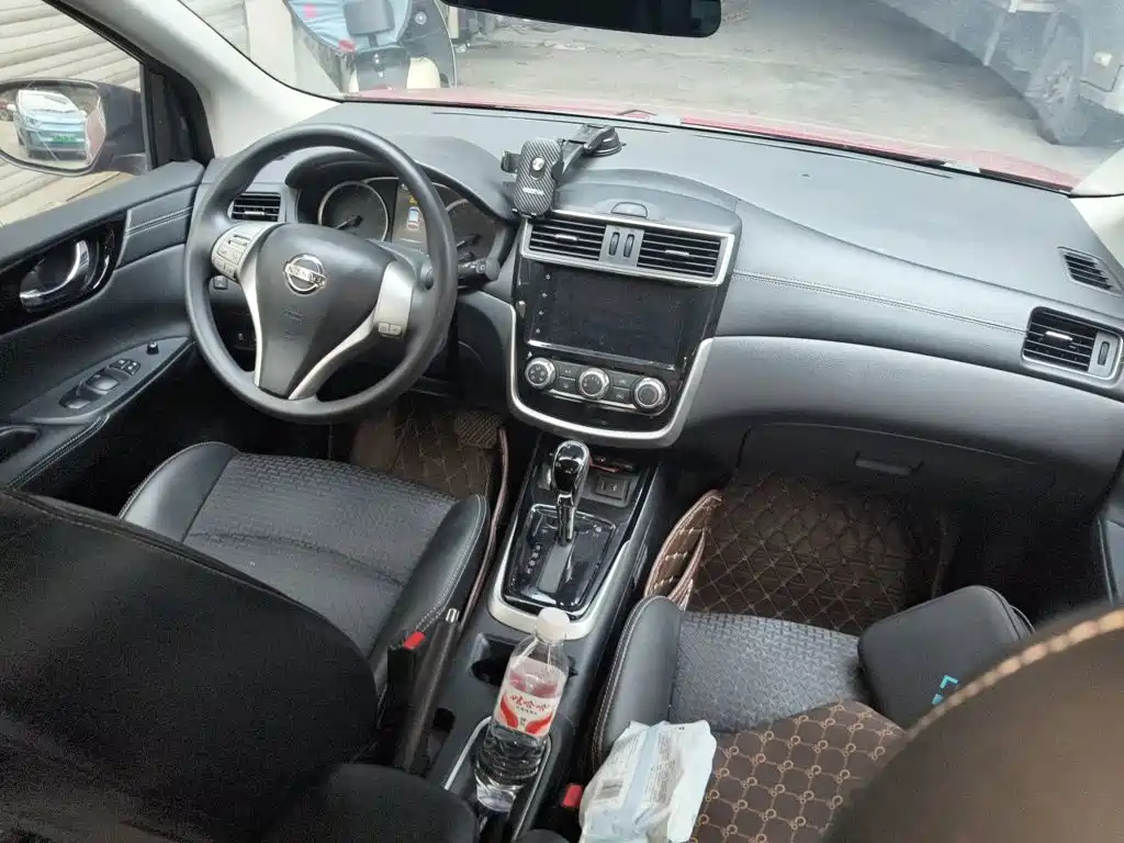 Nissan Tiida — миниатюра 13