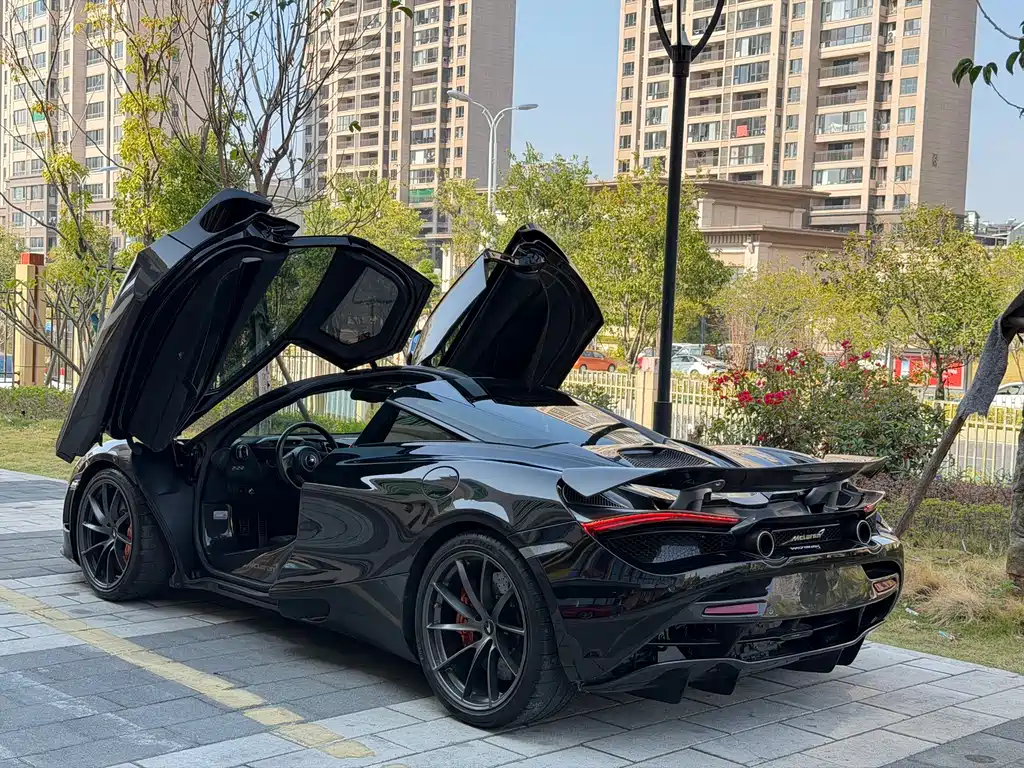 MCLAREN 720S