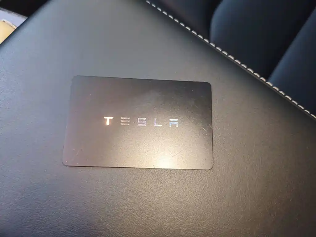 Tesla Model Y — миниатюра 9