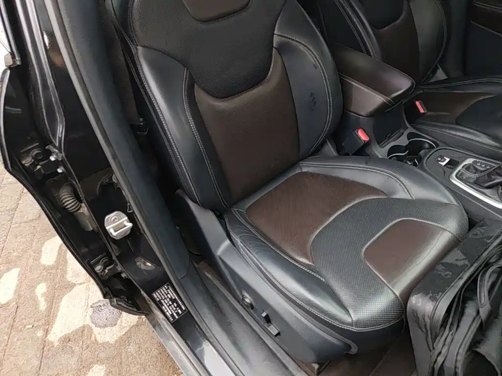 Jeep Cherokee — миниатюра 25