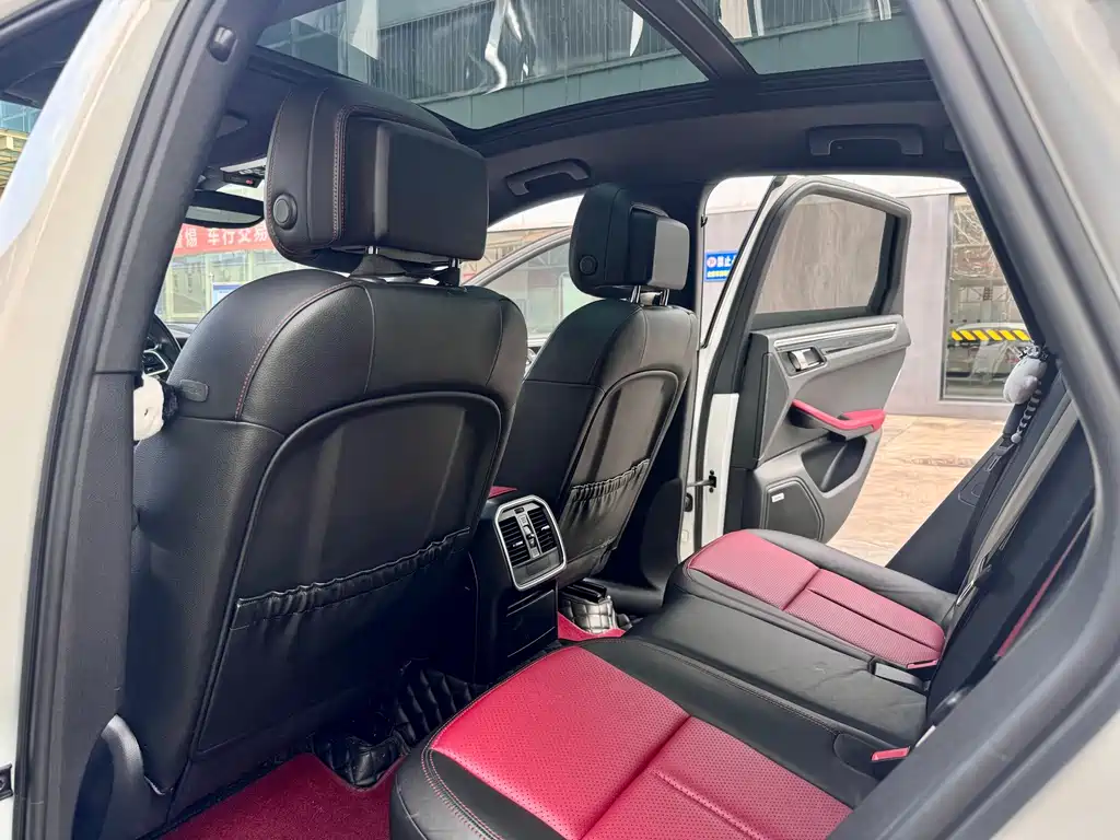 Porsche Macan — миниатюра 5