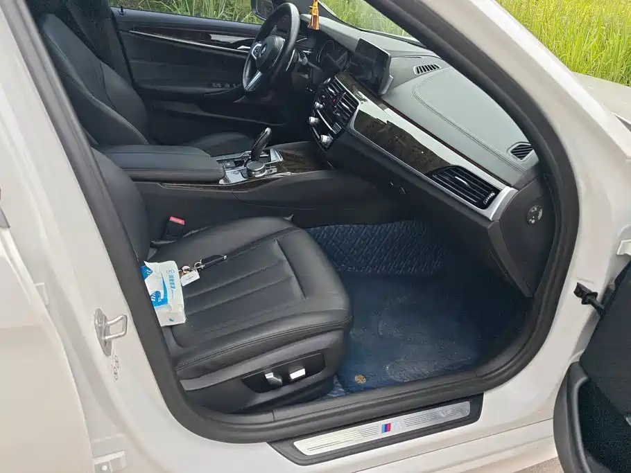 BMW 5 Series — миниатюра 8