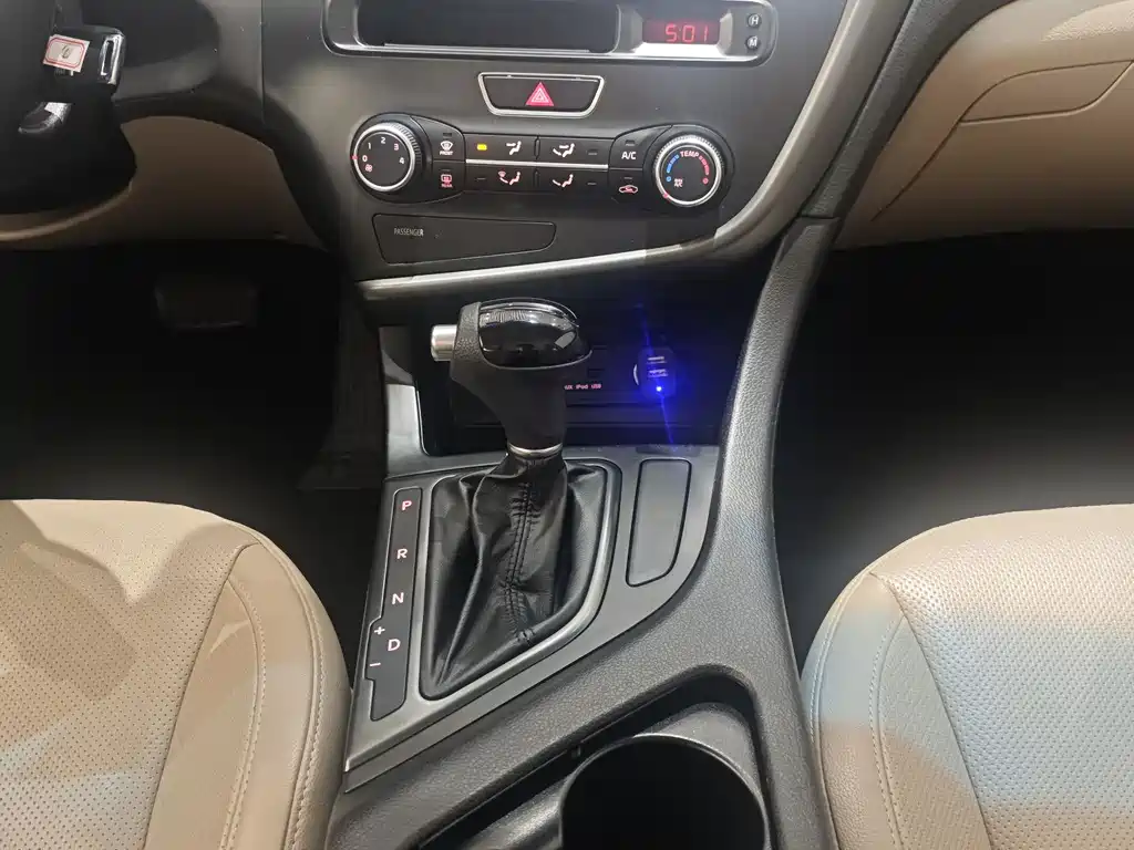 Kia K5 2015 2.0L AT GL