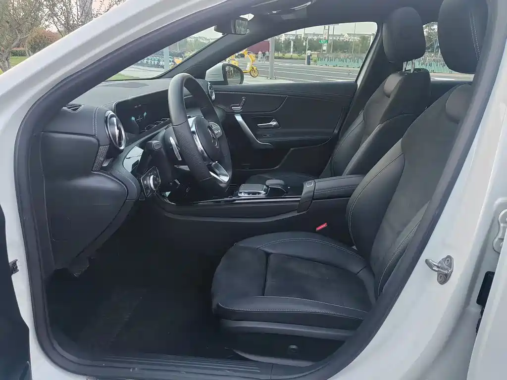 Mercedes-Benz A-Class — миниатюра 8