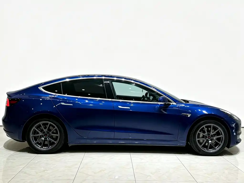 Tesla Model 3 — миниатюра 18