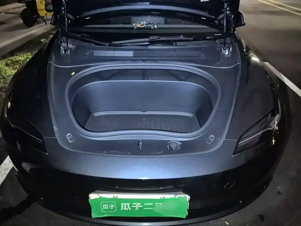 Tesla Model 3 — миниатюра 16