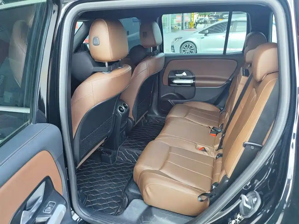 Mercedes-Benz GLB — миниатюра 8