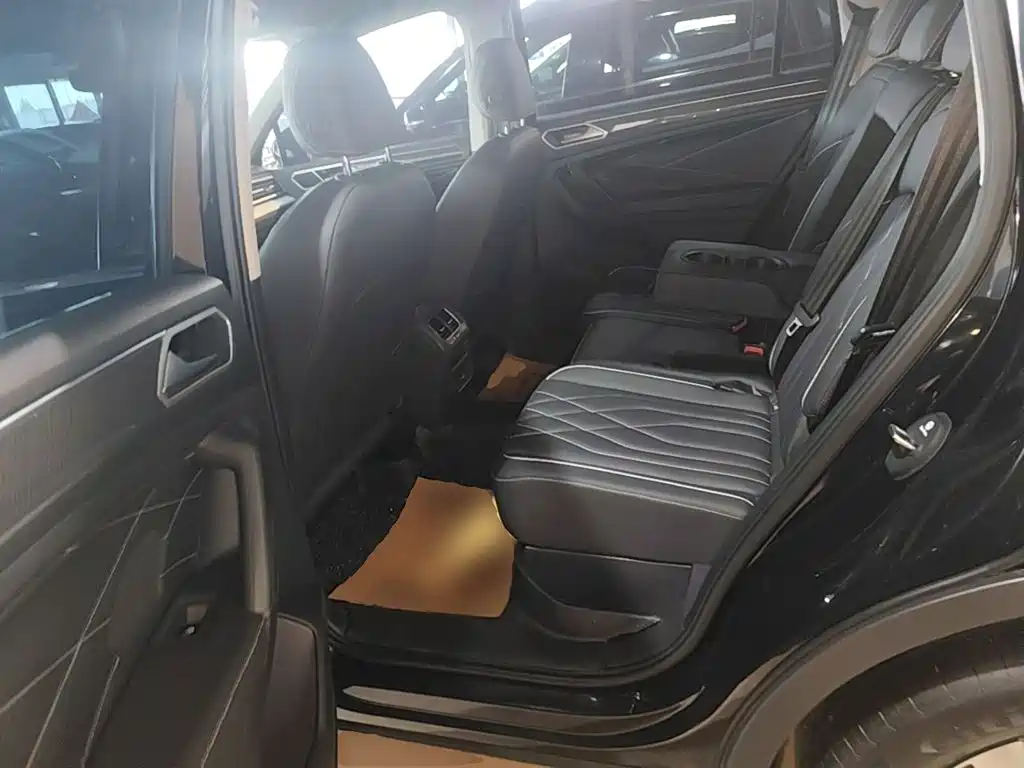 Volkswagen Tiguan L — миниатюра 17