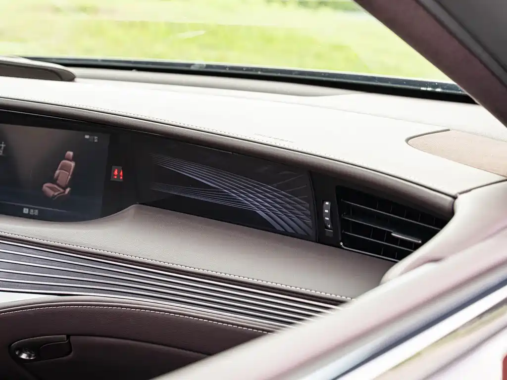 Lexus LS — миниатюра 19