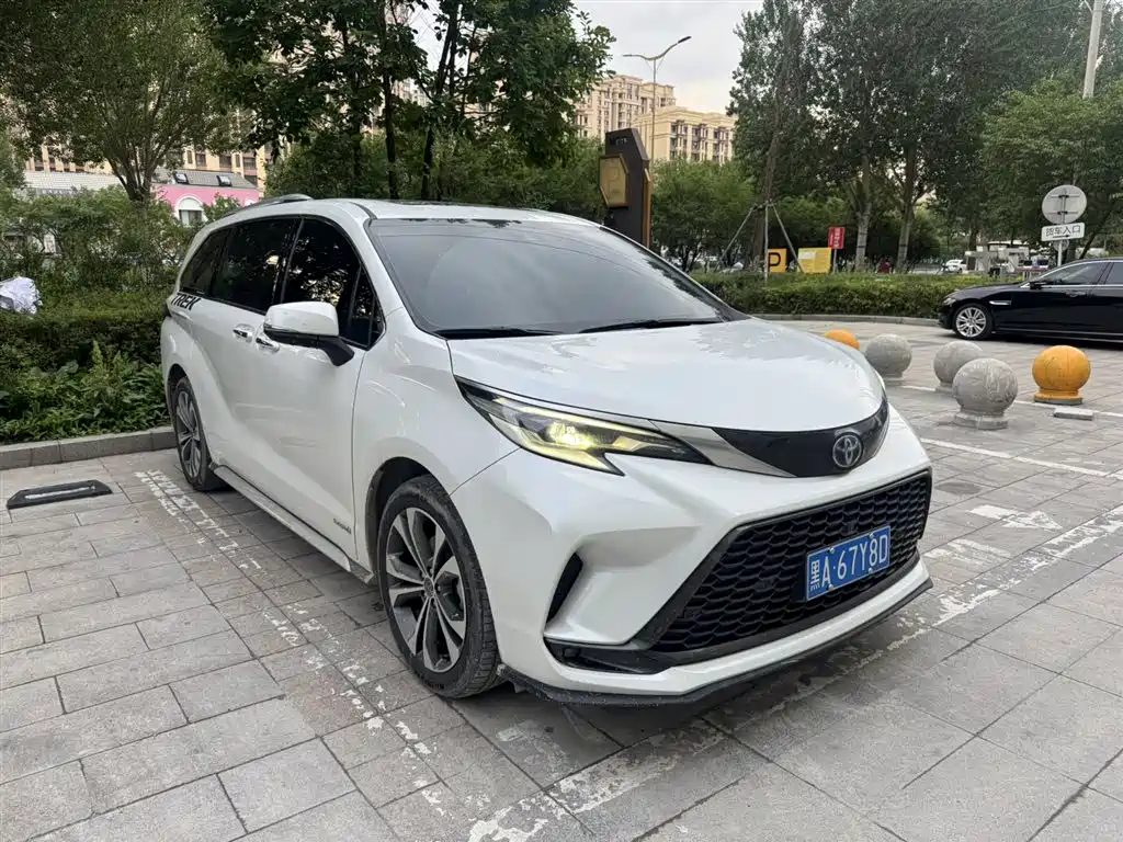 Toyota Granvia 2023 2.5L Luxury PLUS