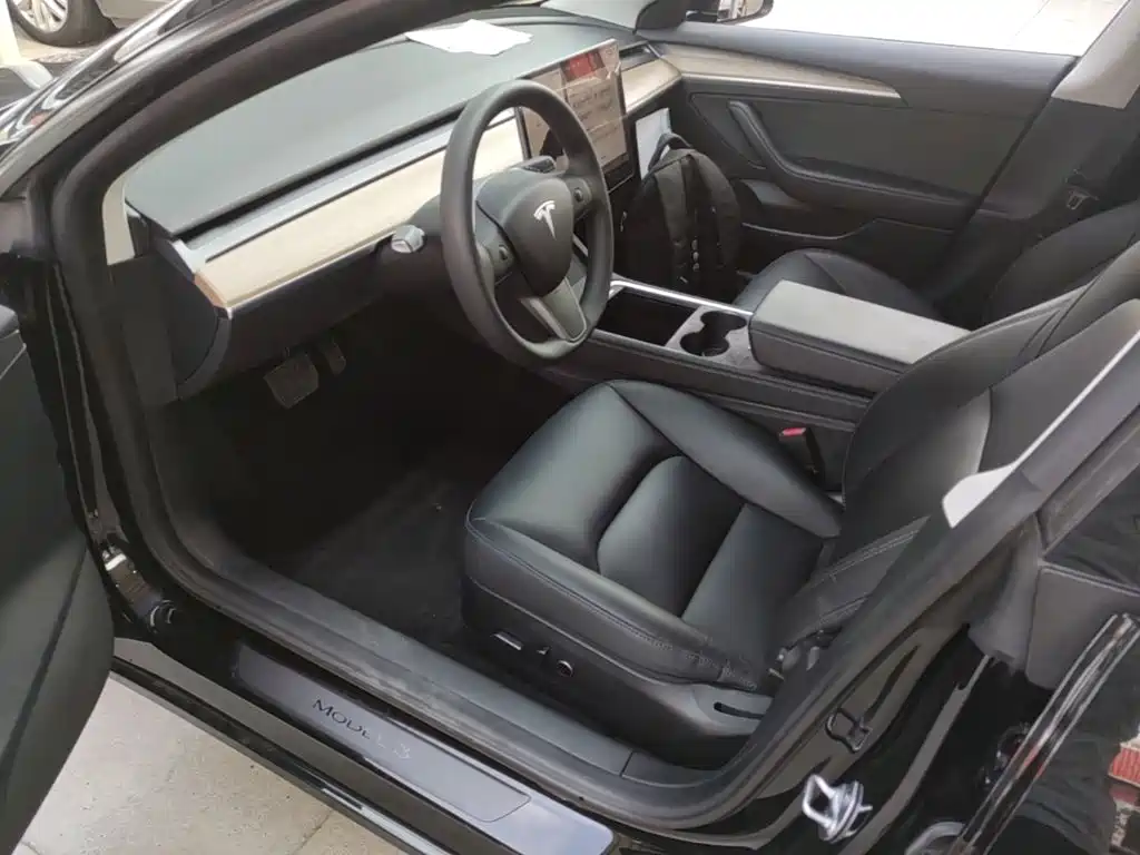 Tesla Model 3 — миниатюра 15