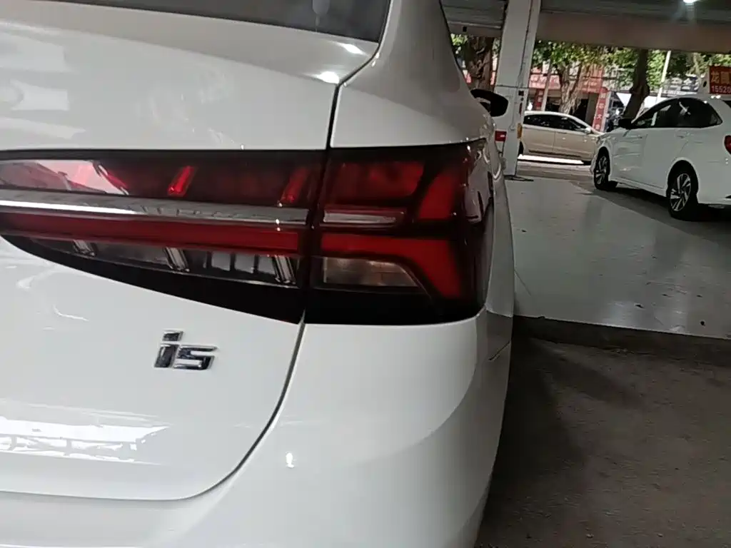 Roewe i5 — миниатюра 8