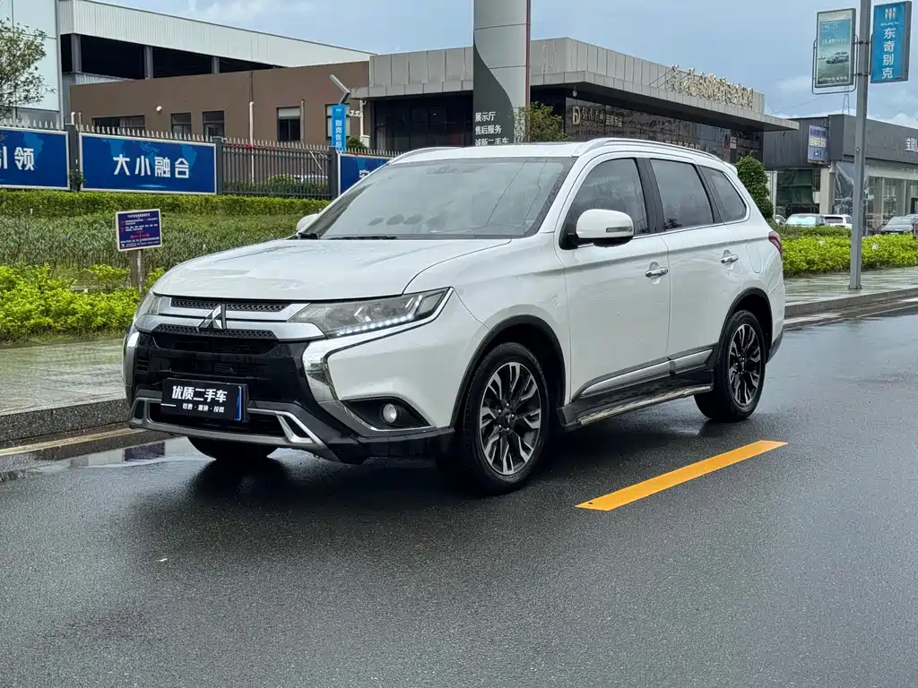 Mitsubishi Outlander — миниатюра 3