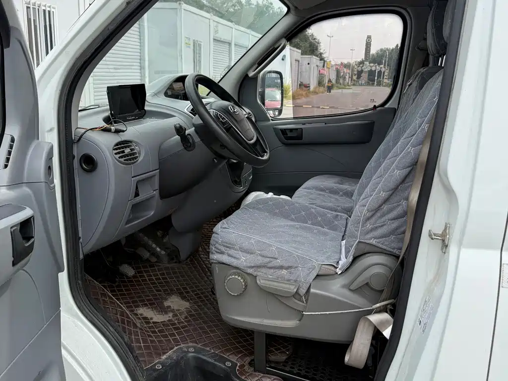 MAXUS V80 — миниатюра 2