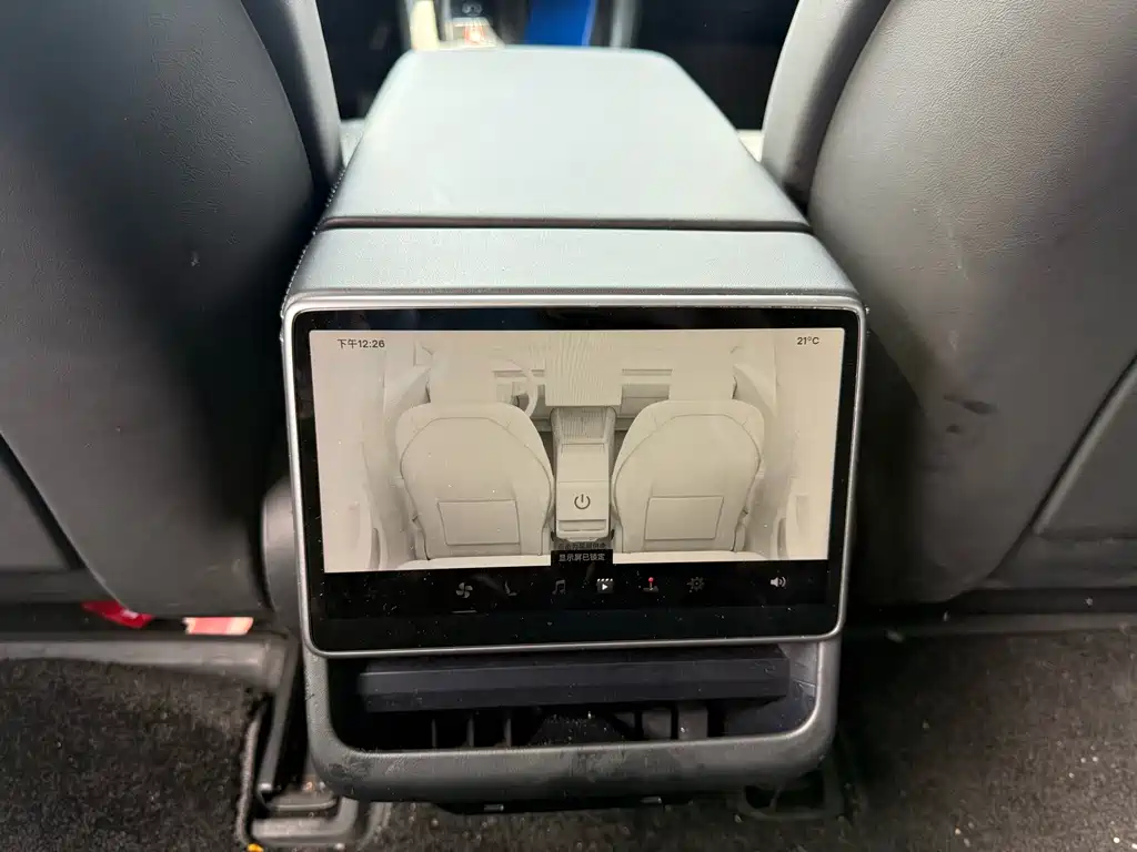 Tesla Model 3 — миниатюра 10