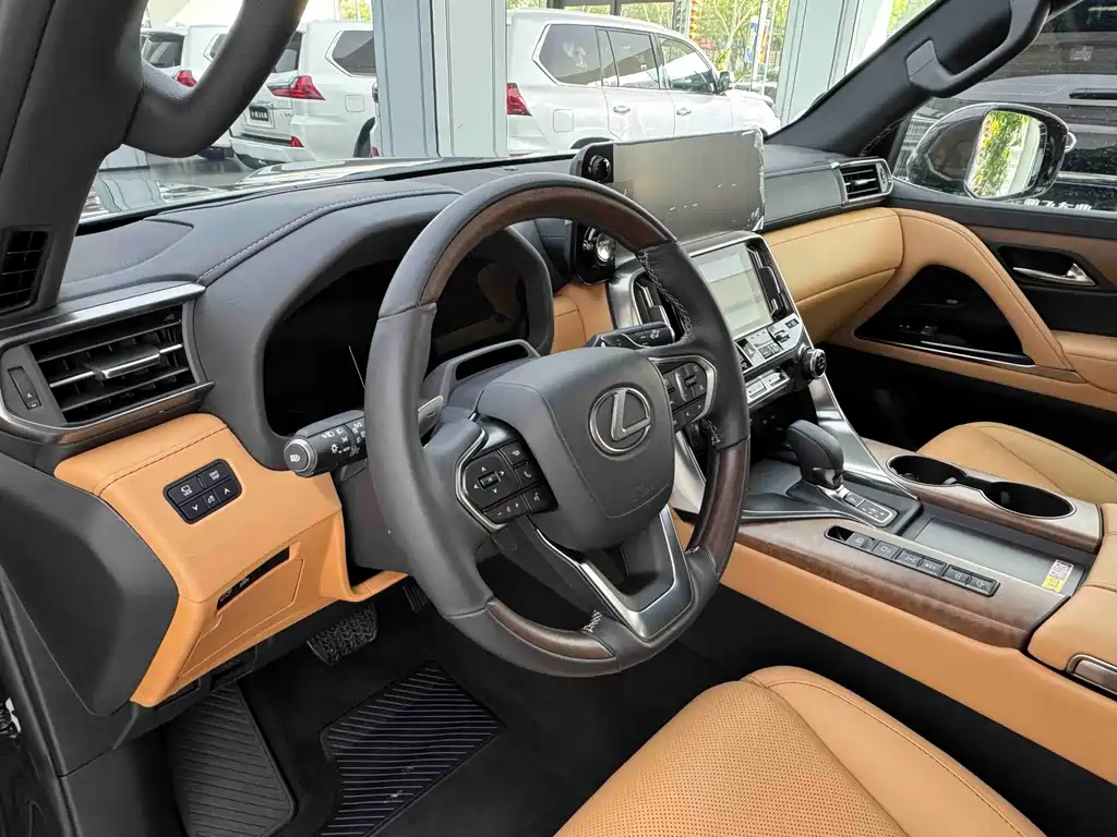 Lexus LX 2025 700h