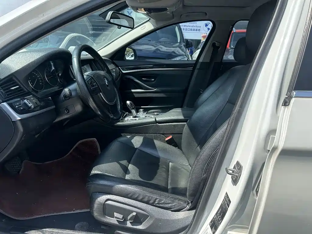 BMW 5 Series — миниатюра 6
