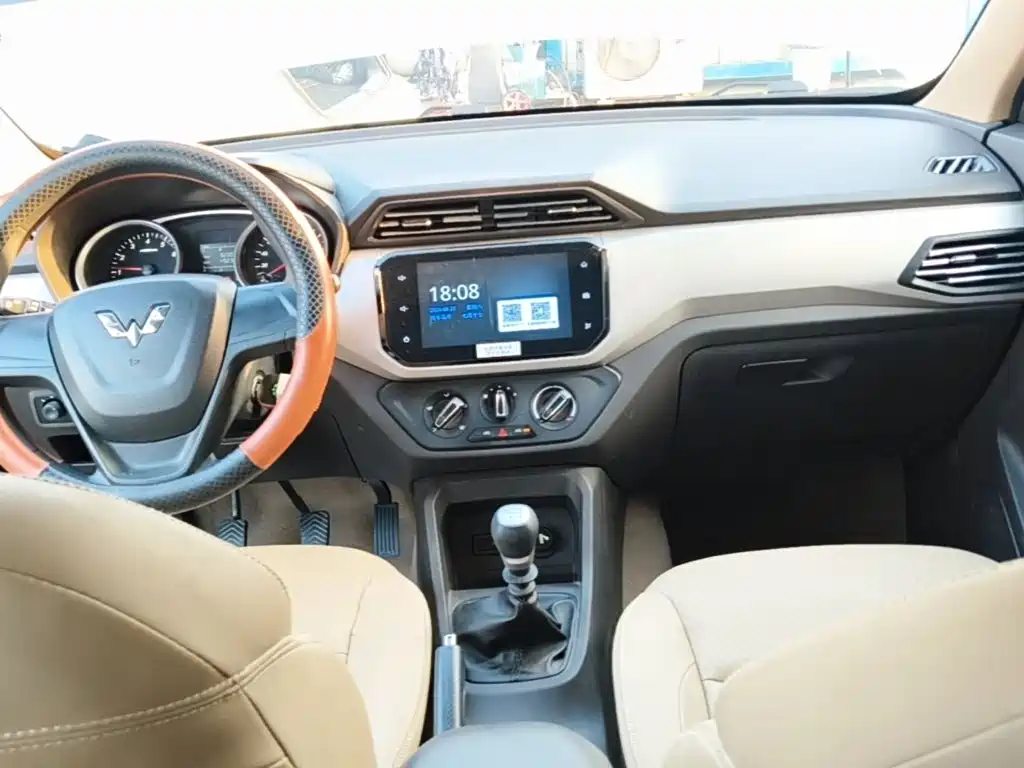 Wuling Hongguang — миниатюра 10