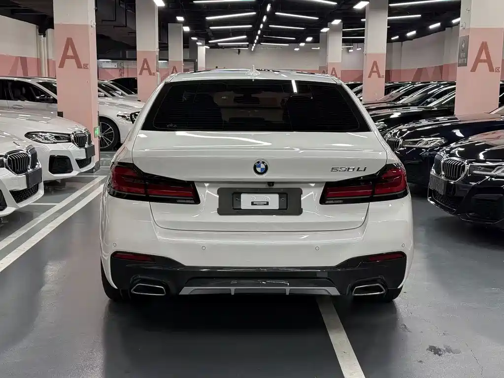 BMW 5 Series — миниатюра 9